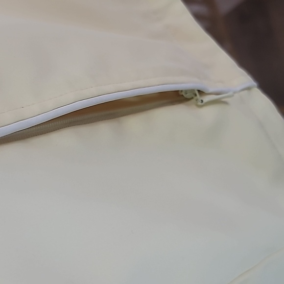 IZOD Reversible Butter yellow vest women's size large fleece and wind breaker - Picture 6 of 10